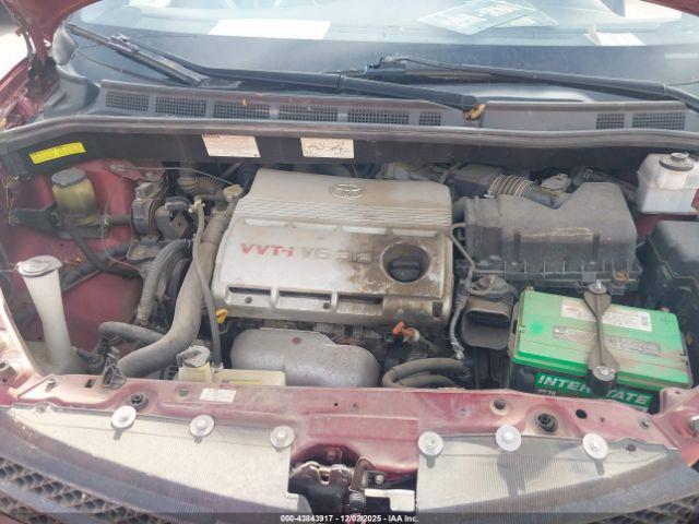 Toyota Sienna Le Image 10