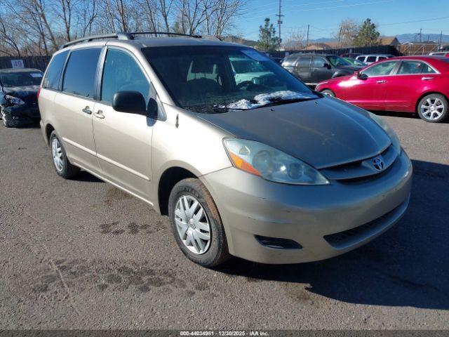  Salvage Toyota Sienna
