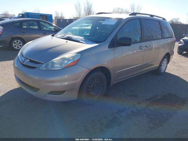 Toyota Sienna Le Image 6