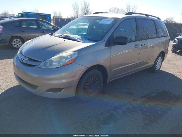 Toyota Sienna Le Image 6