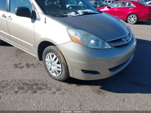 Toyota Sienna Le Image 3