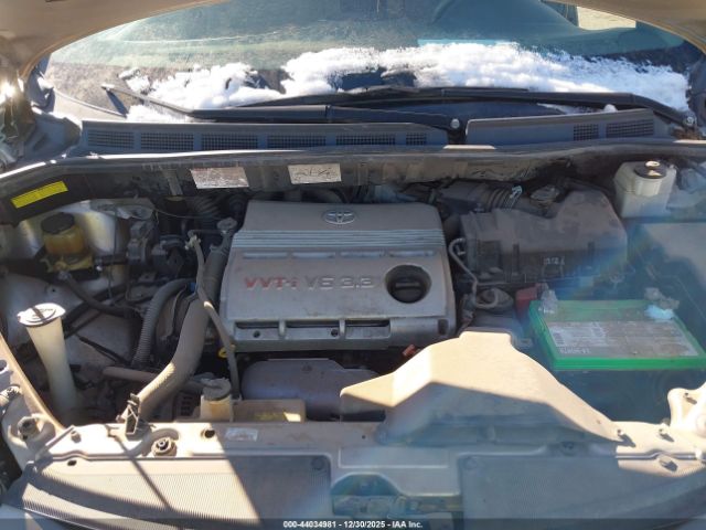 Toyota Sienna Le Image 8