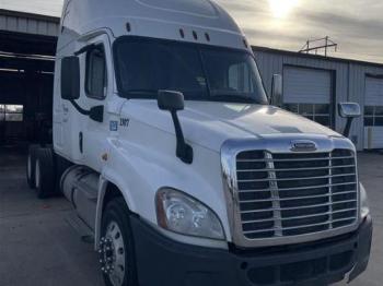  Salvage Freightliner Cascadia 125