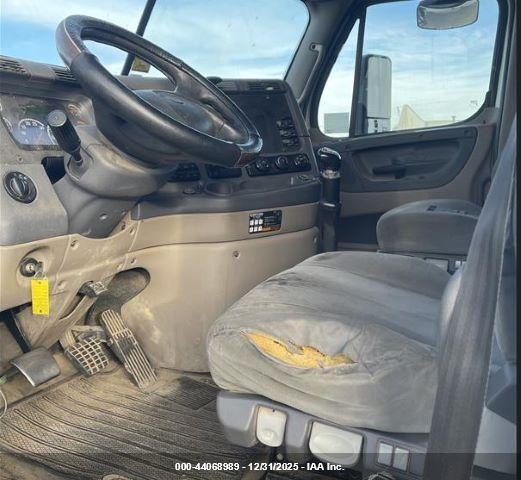 Freightliner Cascadia 125 Image 6