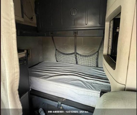 Freightliner Cascadia 125 Image 8