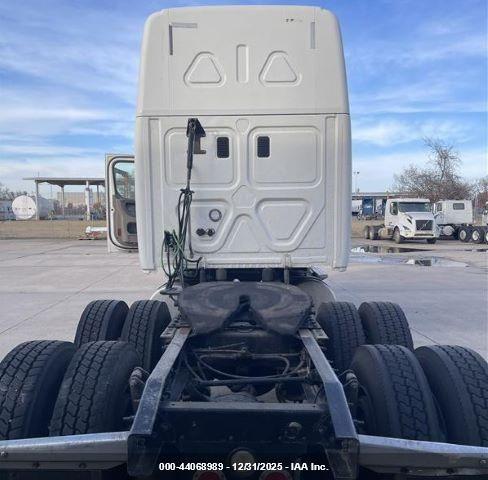 Freightliner Cascadia 125 Image 10