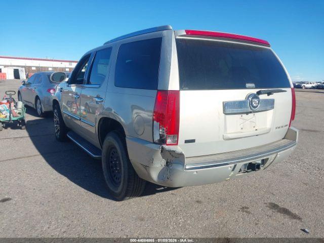 Cadillac Escalade Standard Image 10