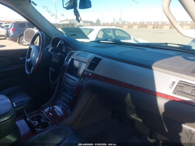 Cadillac Escalade Standard Image 2