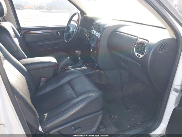 GMC Envoy Denali Image 11