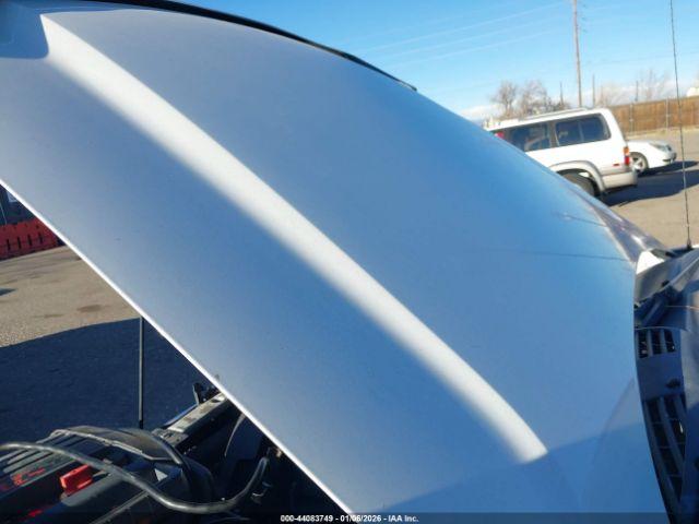 GMC Envoy Denali Image 3