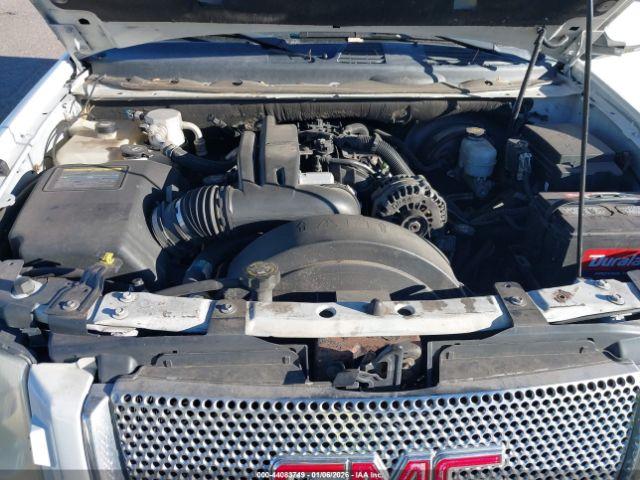 GMC Envoy Denali Image 4