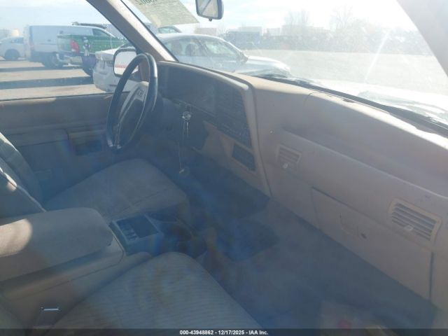 Ford Explorer Image 2