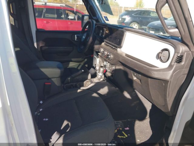 Jeep Gladiator Nighthawk Image 14