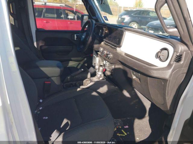 Jeep Gladiator Nighthawk Image 14