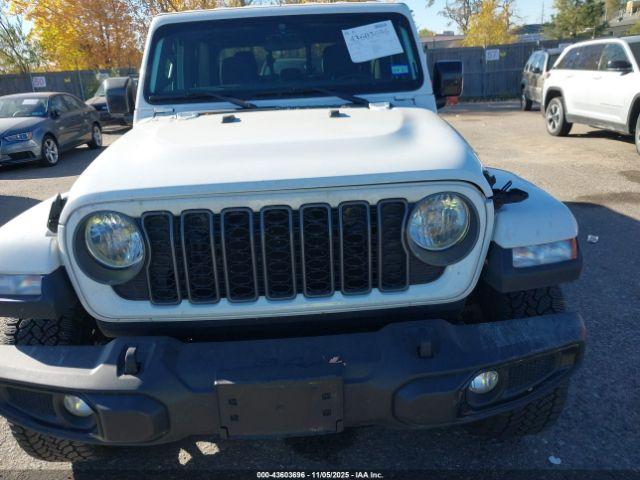 Jeep Gladiator Nighthawk Image 16