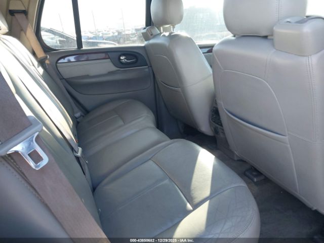 GMC Envoy Denali Image 8