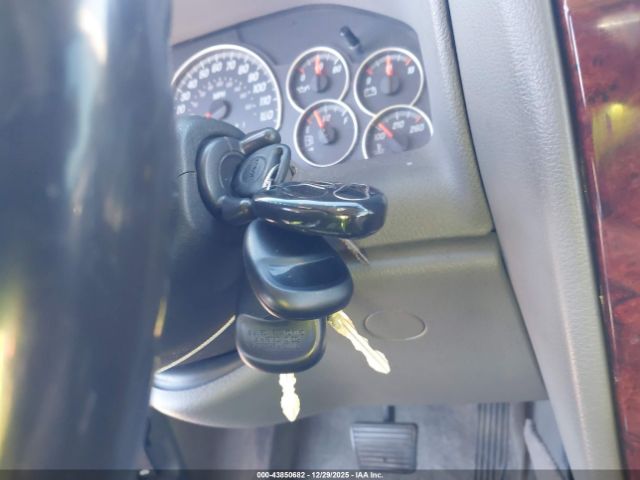 GMC Envoy Denali Image 9