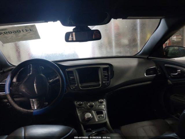 Chrysler 200 S Image 6