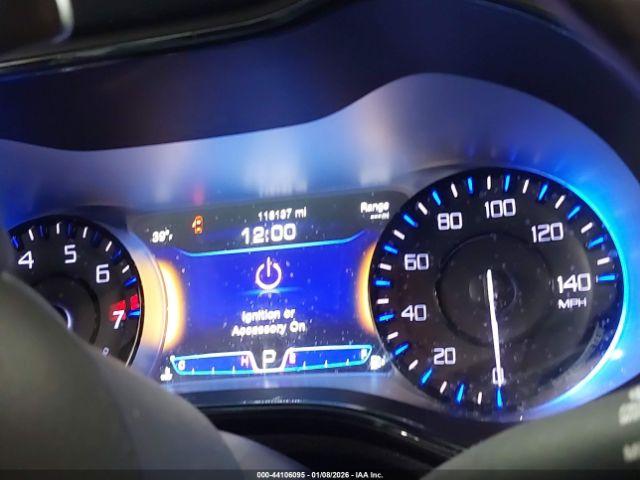 Chrysler 200 S Image 3