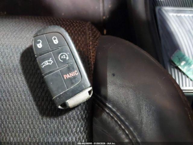 Chrysler 200 S Image 4