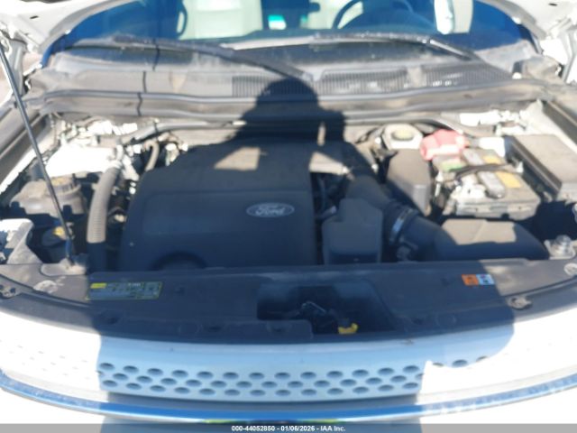 Ford Explorer Limited Image 6