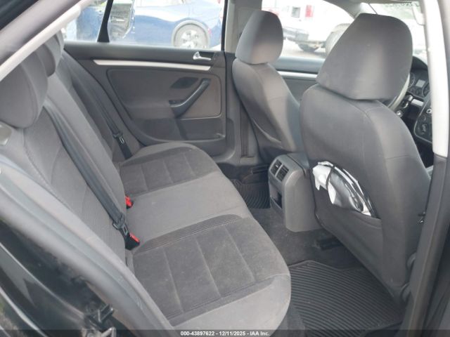 Volkswagen Jetta S Image 11