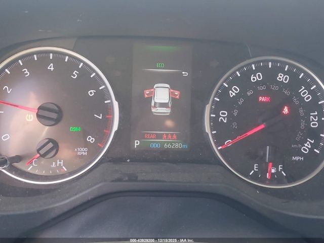 Toyota RAV4 Le Image 13