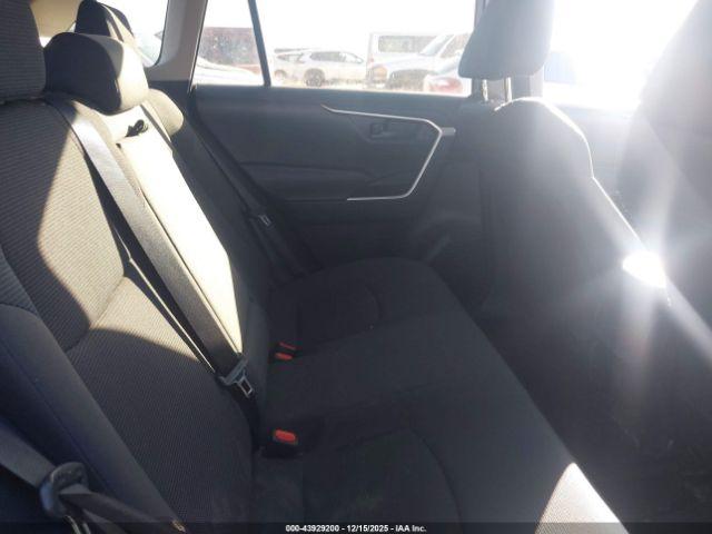 Toyota RAV4 Le Image 14