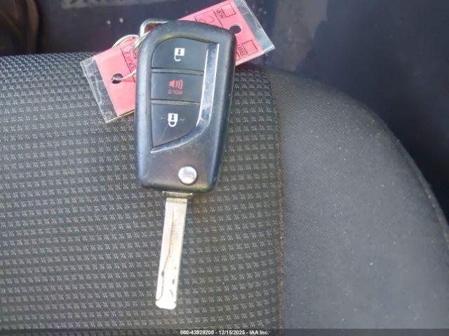 Toyota RAV4 Le Image 5