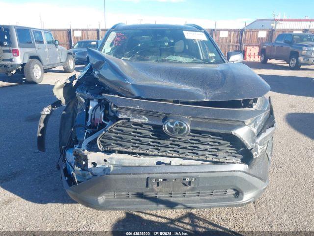 Toyota RAV4 Le Image 16