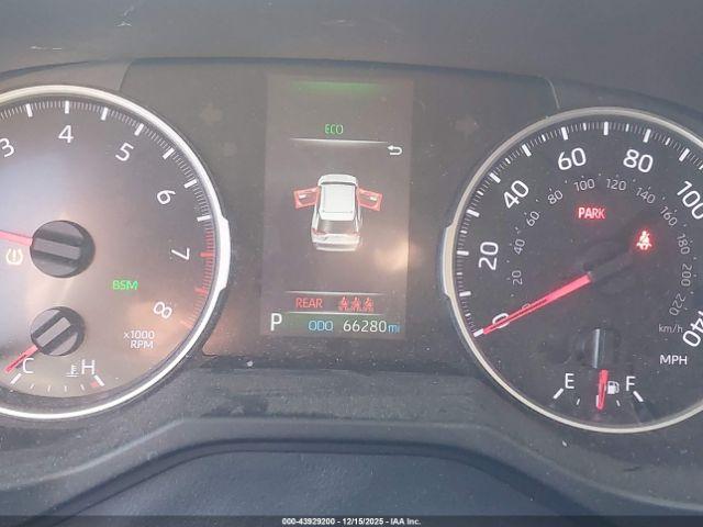 Toyota RAV4 Le Image 3