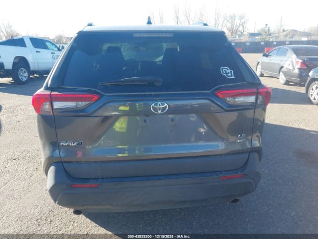 Toyota RAV4 Le Image 8