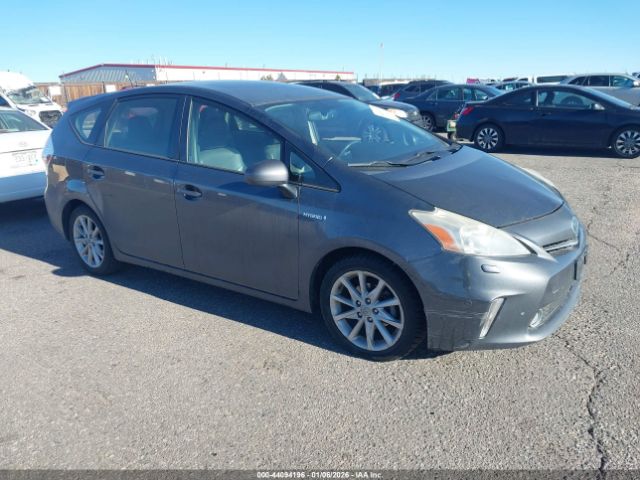Toyota Prius v Five Image 1
