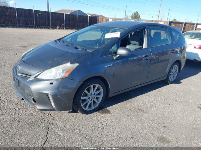 Toyota Prius v Five Image 8