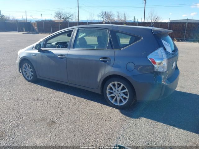 Toyota Prius v Five Image 6