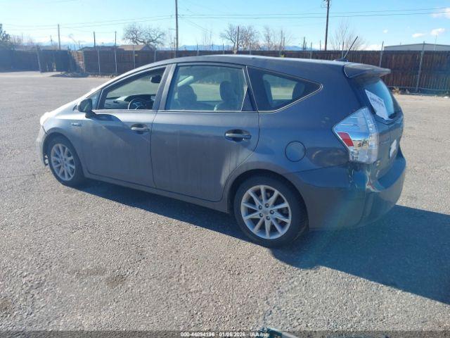 Toyota Prius v Five Image 6