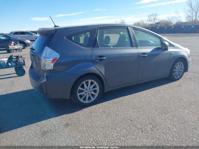 Toyota Prius v Five Image 10