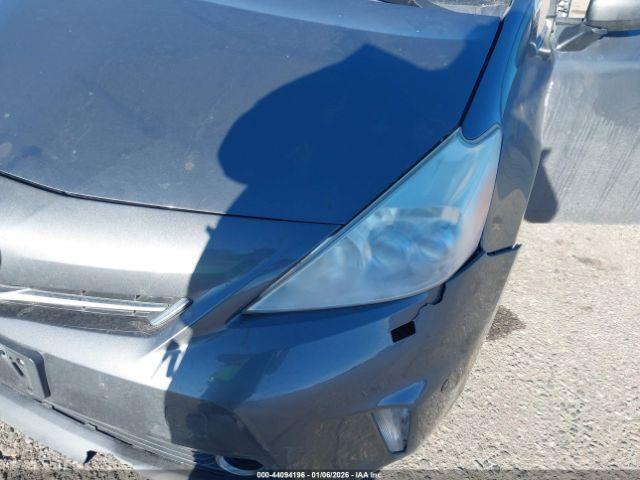 Toyota Prius v Five Image 9