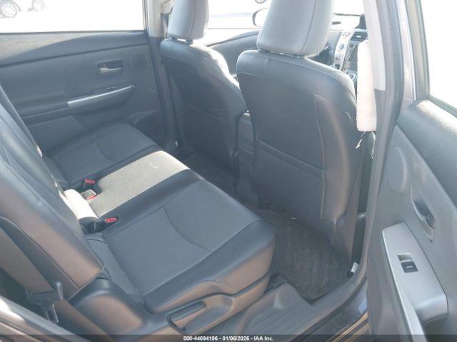 Toyota Prius v Five Image 11