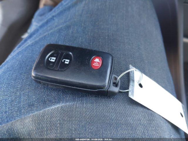 Toyota Prius v Five Image 14