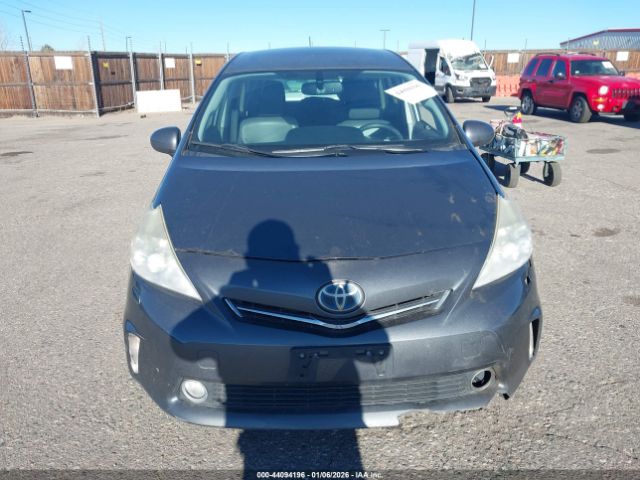 Toyota Prius v Five Image 16