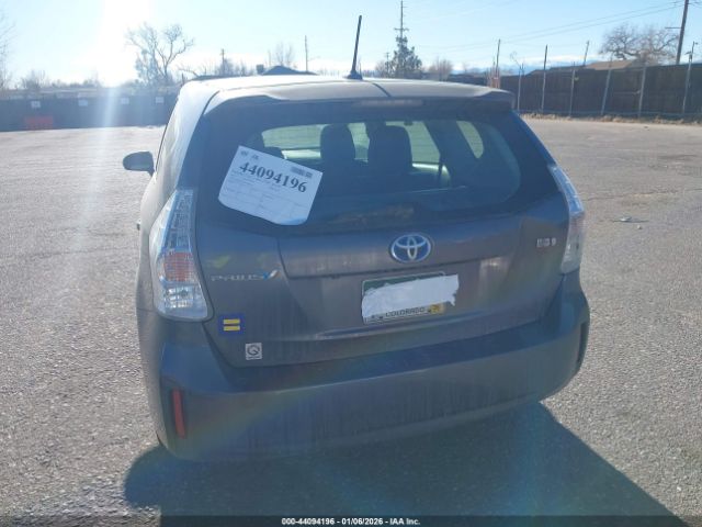 Toyota Prius v Five Image 15