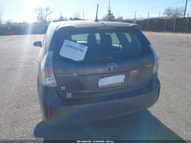 Toyota Prius v Five Image 15