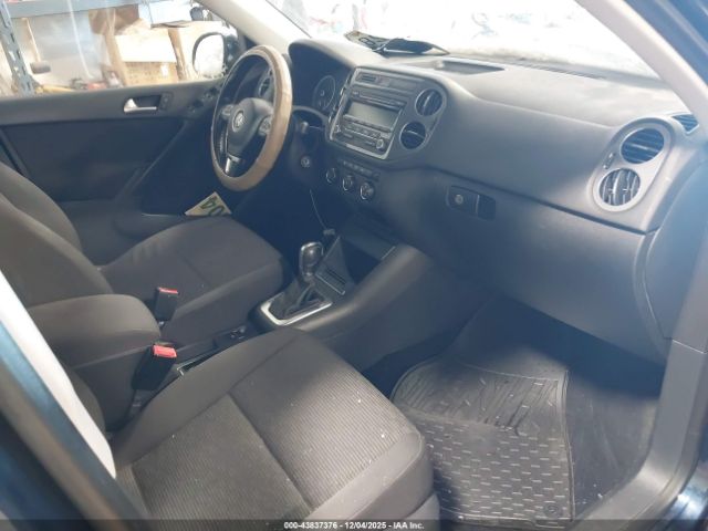 Volkswagen Tiguan S Image 7