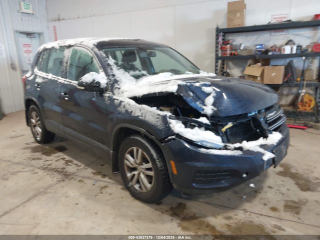 Volkswagen Tiguan S Image 9