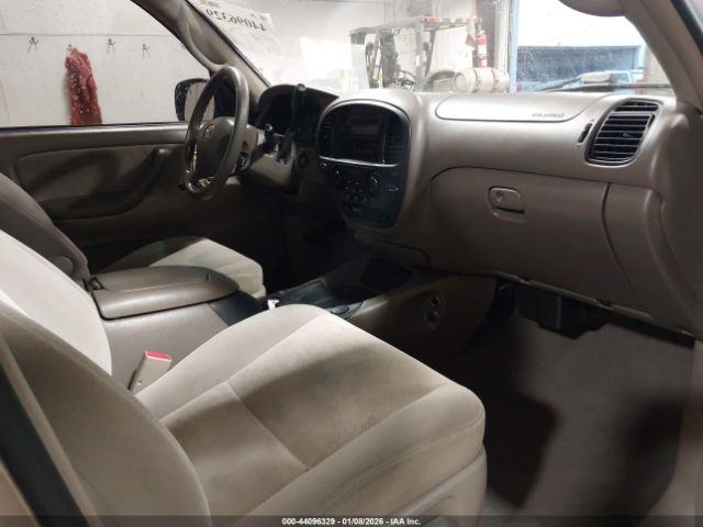 Toyota Sequoia Sr5 V8 Image 4