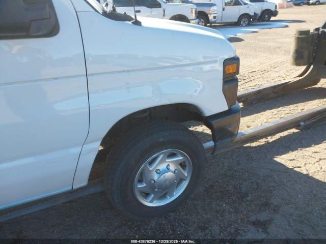 Ford E-150 Image 10