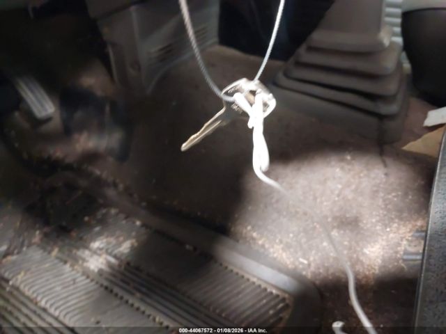 Nissan Truck King Cab Image 11