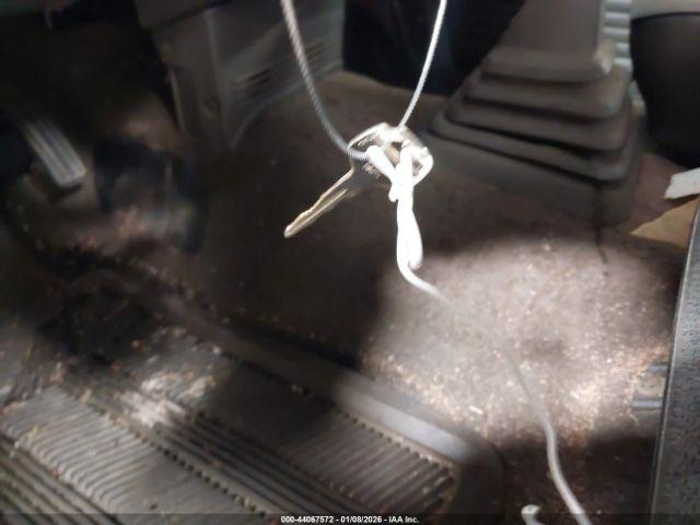 Nissan Truck King Cab Image 11